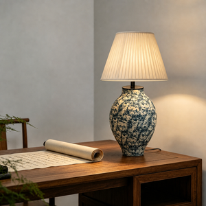 Lampada da Tavolo in Ceramica Blu Floreale Vintage, Lampada in Stile Cinese con <span class=keywords><strong>Paralume</strong></span> in Tessuto Plissettato per Arredamento Casa e Camera da Letto - Product Image 4