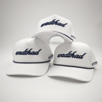 Gorra de golf OEM de moda casual con bordado a mano, 5 paneles, unisex, ajustable, con orificios cortados a láser y cuerda, gorras de béisbol deportivas personalizadas con puntos.