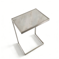 Ensemble de 2 tables d'appoint modernes, structure en métal doré avec plateau en marbre, tables d'appoint en forme de C pour salon, chambre à coucher