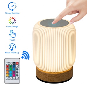 Lámpara de Mesa Táctil con Control Remoto y Acabado Madera, Luz Nocturna Ambiental RGB de 7 Colores para Dormitorio - Product Image 2