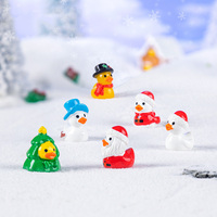 7 figuras de patos de resina estilo Papá Noel en miniatura con sombrero, adornos para casa de muñecas, decoraciones navideñas y manualidades.