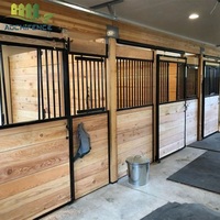 Panneaux d'écurie pour chevaux en gros, équipement de box pour chevaux sur mesure pour fermes d'élevage, ranchs et centres équestres