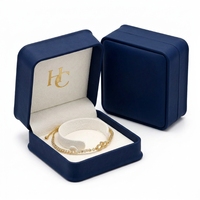 Boîte à bracelet haut de gamme, boîte à bijoux de luxe en cuir PU à charnière, insert en microfibre pour bracelet, estampage à chaud, logo personnalisé OEM