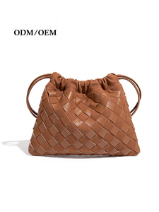 Sac à bandoulière tissé pour femme OEM, collection Printemps-Été, fermeture éclair, en PU, doublure en polyester, petit format, portable - Product Image 1