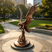 Sculpture en bronze coulée à la main, style animal majestueux, taille personnalisée, ornement paysager pour campus d'entreprise, statue d'aigle en vol