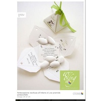 Boîte cadeau de mariage triangulaire recyclable avec doublure en éponge, finition rigide mate et gaufrage pour faveurs et cadeaux
