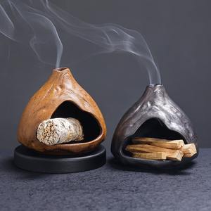 Quemador de incienso de cerámica MSH con tira de madera de Papá Noel peruano para chimenea pequeña - Product Image 1