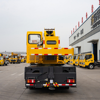 Camion-grue Sinotruk HOWO avec châssis 10T, flèche télescopique droite, commande hydraulique à distance