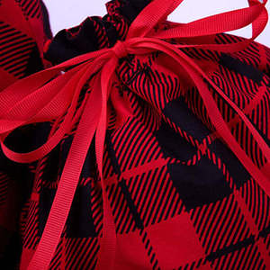 Bolsas de Regalo Navideñas de Tela Rojas con Cordón para Dulces, Decoraciones Navideñas para Niños - Product Image 2