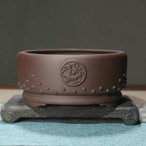 Maceta Redonda de Zisha con Forma de Tambor, Diseño de Bestia Mítica, Estilo Chino Tradicional - Product Image 4