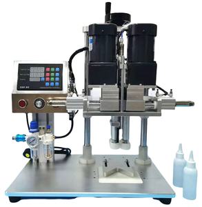 Machine de capsulage semi-automatique pneumatique à quatre roues pour boissons et parfums, avec système de verrouillage de bouteilles - Product Image 1