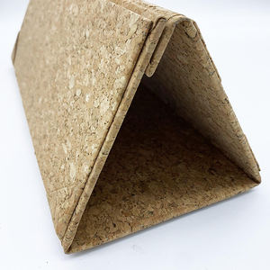 Support de menu triangulaire rotatif en gros pour hôtels – Présentoir de table pliable à 3 vues - Product Image 5