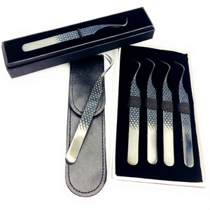 Ensemble de pinces à cils en acier inoxydable noir plasma Shin Black avec étui magnétique et emballage en boîte de cartes 4/1 - Product Image 1