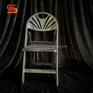 Chaise pliable en résine plastique blanche avec coussin en PU pour événements extérieurs et décorations de mariage - Product Image 3