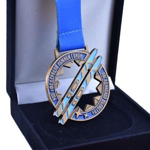 Logo personalizzato pista inglese trofeo d'oro distintivo in metallo cavallo scacchi grandi medaglie con scatola - Product Image 1