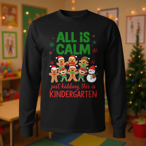 Tutto è calmo, questo è un'ottima maglietta natalizia a maniche lunghe con stampa Gingerbread Christmas - Product Image 2