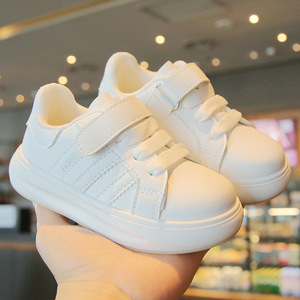 Scarpe Unisex per Bambini <span class=keywords><strong>McQueen</strong></span>, Nuova Collezione Primavera/Autunno 2026, Sneakers <span class=keywords><strong>Bianche</strong></span> Traspiranti e Leggere con Chiusura in Velcro e Suola in PVC - Product Image 2
