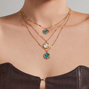 Collier Pendentif Circulaire en Acier Inoxydable Plaqué Or 18K avec Motif Carte Étoilée pour Femme - Vente en Gros de Bijoux de Mode Raffinés - Product Image 2