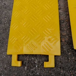 <span class=keywords><strong>PE</strong></span> Tốc độ va chạm cáp bảo vệ cho kênh Cách sử dụng tiêm đúc <span class=keywords><strong>PE</strong></span> Tốc độ va chạm - Product Image 5