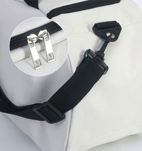 Sac de sport de voyage grande capacité en tissu Oxford 600D avec logo personnalisé, idéal pour le basketball, la gym, le fitness et le yoga, pour hommes et femmes - Product Image 3