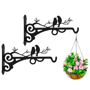 Cesta colgante tejida de jacinto de agua Artex Dong Thap con colgador de cuerda de yute - Product Image 1