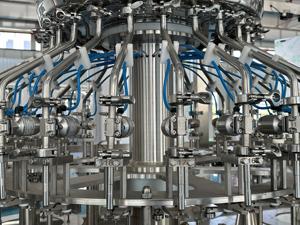 Yenilikçi PP şişe dolum ve sızdırmazlık üretim hattı - Product Image 4