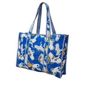 Bolsa de Compras de Lujo para Mujer, Acolchada, Gran Capacidad, con Cadenas, Estampado Vibrante de Vida Tropical, Tela de Algodón Premium - Product Image 6