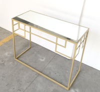 Table console moderne de luxe avec cadre doré et miroir avec 4 tables d'appoint pour salon salle à manger villas hôtels appartements