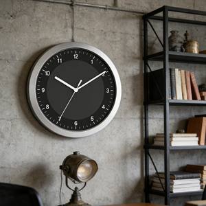 Horloge murale silencieuse à quartz professionnelle en plastique gris foncé de 10 pouces, idéale pour les bureaux, les agences ou les offres promotionnelles d'entreprise. - Product Image 2