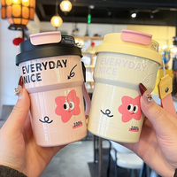 Vente en gros de tasses à café en acier inoxydable de qualité alimentaire 316 de 400 ml, motif floral mignon, thermos facile à nettoyer avec cordon portable détachable