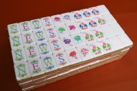 Set Mahjong Akrilik Ramah Lingkungan Tahan Lama untuk 4 Pemain, 160 Ubin, Portabel, Mewah, Dapat Disesuaikan, Dicampur Secara Manual, Hadiah untuk Rumah
