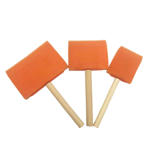 Pinceles de espuma con mangos de madera - Product Image 1