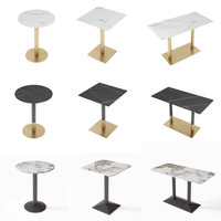 Table de restaurant commerciale moderne en gros, plateau rond aspect marbre avec base en métal doré pour café et hôtel