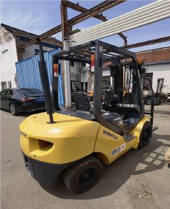 Chariot élévateur d'occasion KomatsuFD30 de haute qualité fabriqué au Japon, moteur diesel, chariot élévateur Komatsu FD50 - Product Image 3