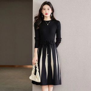 Huachao abito da donna in maglia Slim Fit da donna romantico sopra il ginocchio maniche lunghe personaggio lavorato a maglia abito maglione - Product Image 3