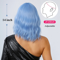 Wig sintetis biru muda berombak pendek untuk wanita Wig berwarna-warni Lolita dengan poni gelombang tubuh Cosplay Wig rambut alami tahan panas