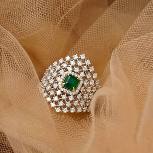 Anello dal design cavo, stile elegante, per donna - Product Image 1