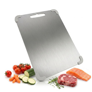 Tabla de Cortar Rectangular de Acero Inoxidable 201 de Alta Calidad, con Protector de Esquinas de Silicona Antideslizante - Product Image 1