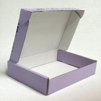 LOW MOQ Corrugado Reciclable Logo Púrpura Embalaje de regalo Zapatos Caja de ropa Papel Postal Mailer Cajas de envío para pequeñas empresas