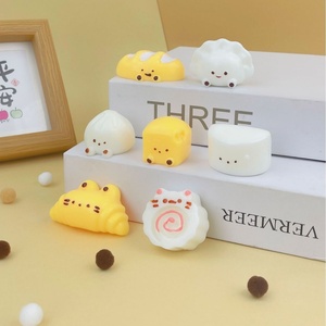 ของเล่นบีบสควิชชี่เนื้อนุ่มพิเศษรุ่นมินิซูเปอร์ซอฟท์ ซีรีส์เบเกอรี่ยิ้มแย้ม ของเล่นบีบสไตล์อังกฤษ รูปขนม ของตกแต่งกระเป๋าคลายเครียด - Product Image 4