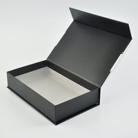 Boîte en papier laminé doux au toucher personnalisée, magnétique, avec logo UV sélectif, boîte cadeau avec inserts en mousse pour l'emballage d'un ensemble de portefeuilles et de cravates