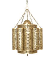 Lustre suspendu élégamment décoré en laiton antique au design arabe, finition dorée, décoration de luxe moderne pour la maison