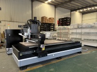 CNC 1325 ATC (changeur d'outils automatique) avec lit à vide et table de travail à fente en T