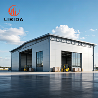 Taller moderno de estructura de acero prefabricada, cochera metálica ligera, impermeable, para almacenamiento de automóviles en viviendas residenciales.