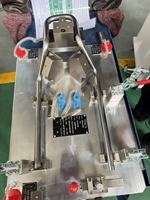 Ligne de production de tiges de repose-tête de voiture CNC avec machine de cintrage de tubes, alimentation automatique, détection de soudure et transfert robotisé