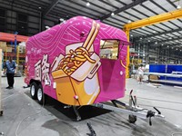 Remorque mobile ORANGE RV Rose Noodle Delicious Mobile Food Trailer Soupe Pizza Hamburger BBQ Food Truck Fashion Food Van Mobile Business