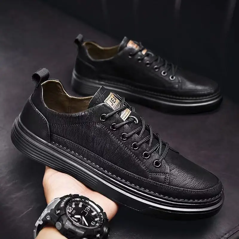 Nova chegada-sapatos de couro preto masculino para a primavera: tênis low-top com design antiderrapante e impermeável
