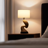Lampe de chevet créative en bois avec abat-jour en tissu en forme de S pour salon, hôtel, chambre à coucher, lampe de table décorative moderne