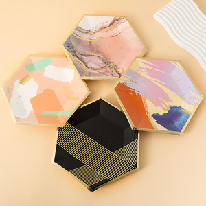 Assiettes en papier hexagonales personnalisées pour fête d'anniversaire, estampage à chaud, jetables, vente en gros - Product Image 2