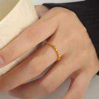 Minimalistischer kleiner quadratischer dünner Ring für Damen, trendiger Schmuck, Edelstahl, PVD-Goldbeschichtung, Schmuck TGJZ4314